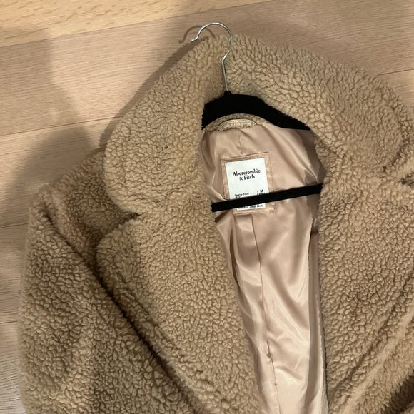 Abercrombie & Fitch, Tan Mid-Length Teddy Coat in Size Medium - Picture 4 of 4